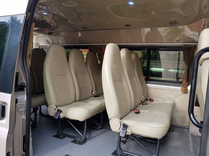 Gia đình cần bán Transit 2014, số sàn, máy dầu, màu bạc, xe còn đẹp như mới.
