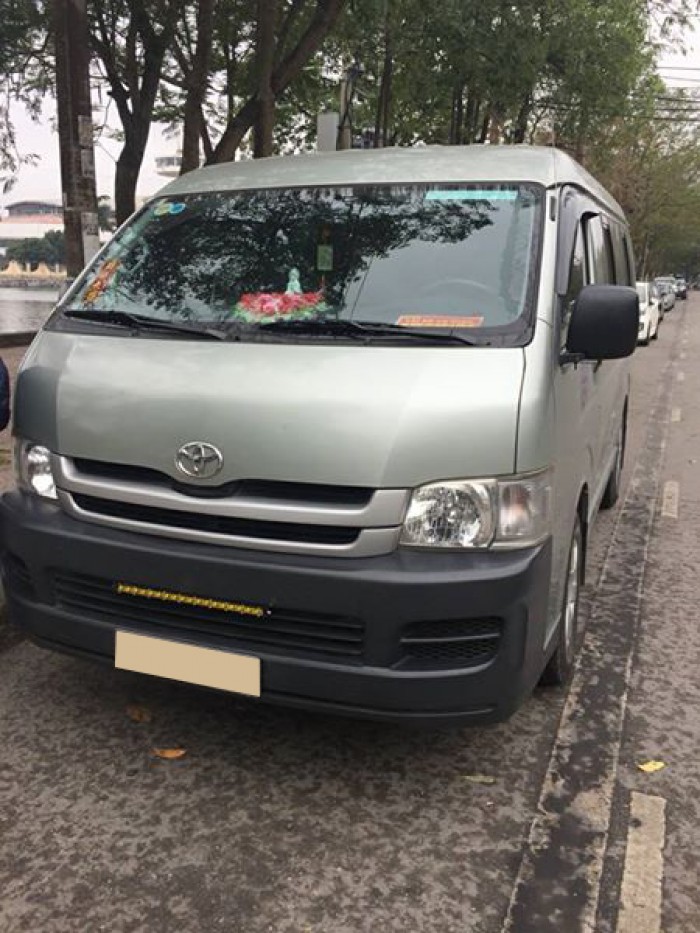 Cần bán Toyota Hiace 2009 số sàn máy dầu,16 chỗ,màu xám bạc
