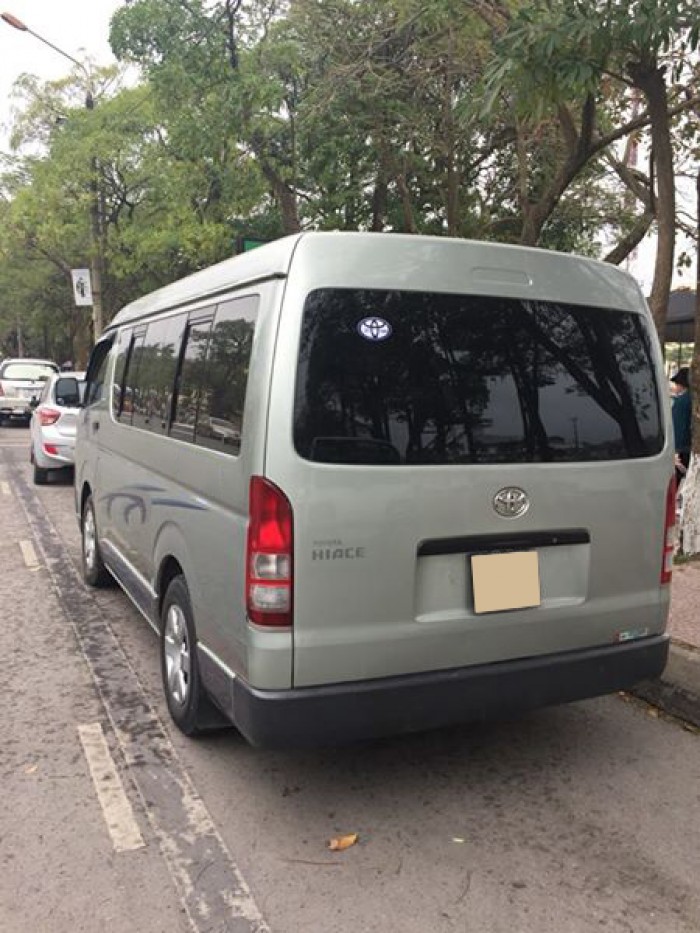 Cần bán Toyota Hiace 2009 số sàn máy dầu,16 chỗ,màu xám bạc