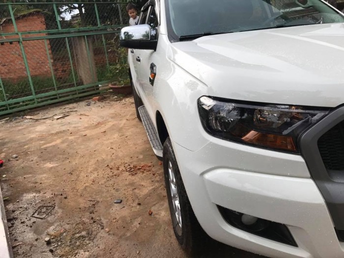 Gia đình cần bán Ford Ranger 2015, máy dầu, Bản Xlt, hai cầu, số sàn, màu trắng