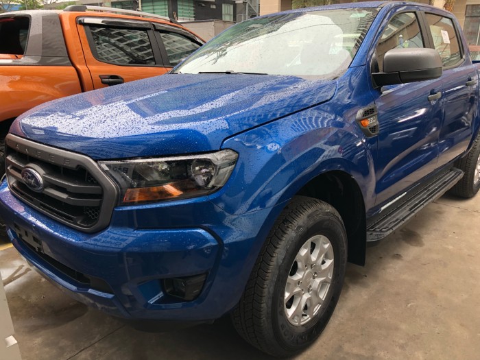 Giá xe Ford Ranger XLS 2.2L số sàn trả trước 200 triệu giao luôn xe tại Ford Gia Định