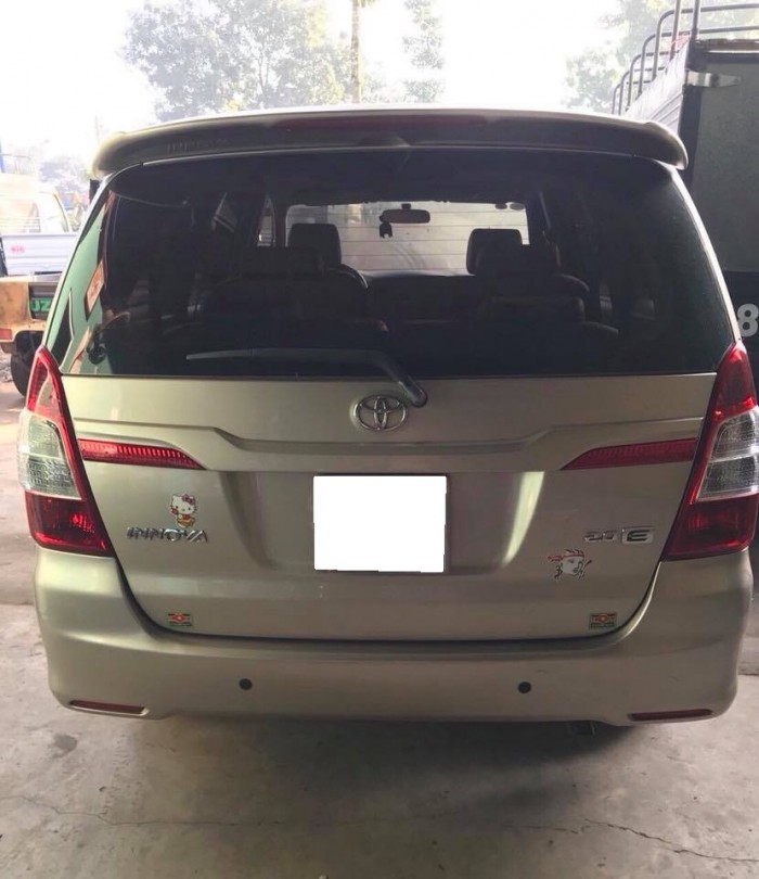 Lên đời cần bán xe Innova 2016, số sàn, màu vàng cát, còn mới ken xà ben.