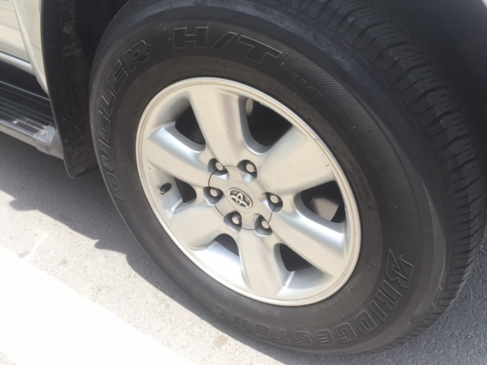Cần bán Fortuner 2009, số tự động, màu bạc