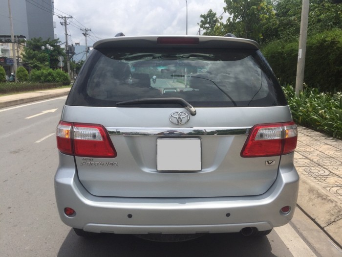 Cần bán Fortuner 2009, số tự động, màu bạc
