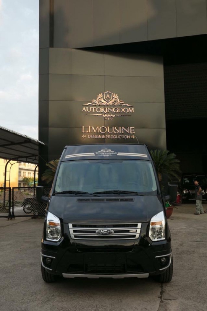 Ford Transit Limousine VIP 2019 trả trước 400 triệu giao luôn xe tại Ford Gia Định