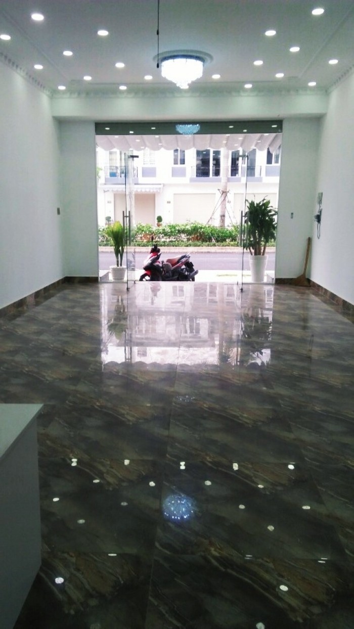 Cần tiền cho con du học bán căn nhà 5x17m, 1 trệt 2 lầu, sổ hồng riêng, Hóc Môn