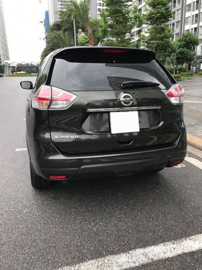 Cần bán gấp Nissan Xtrail 2017 ,đăng kí 4/2018,số tự động màu đen