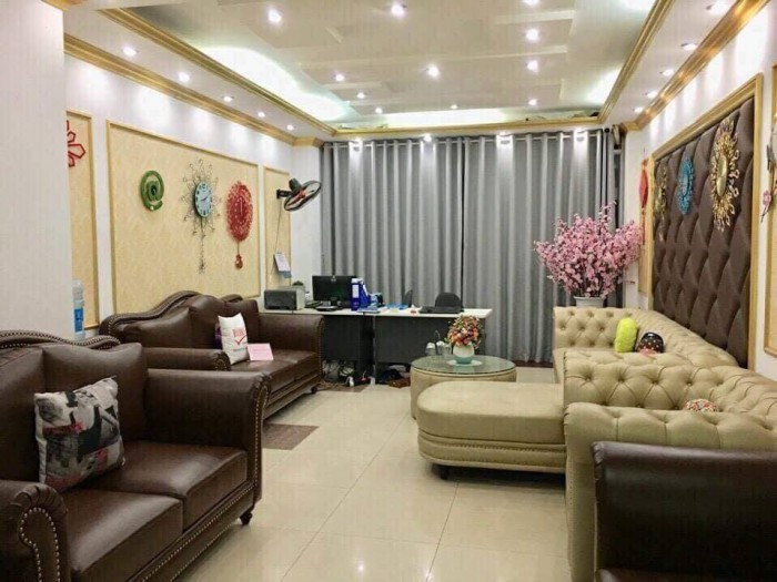 Bán nhà mặt phố Hoàng Cầu, ô tô vào, KD cafe, spa.., 60m2