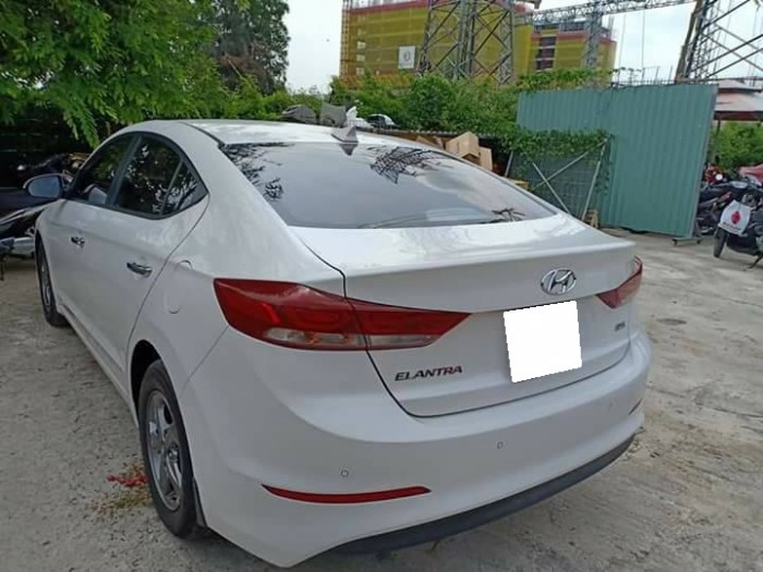 Gia đình cần bán Elentra 2017 đk 2018, số sàn, màu trắng,
