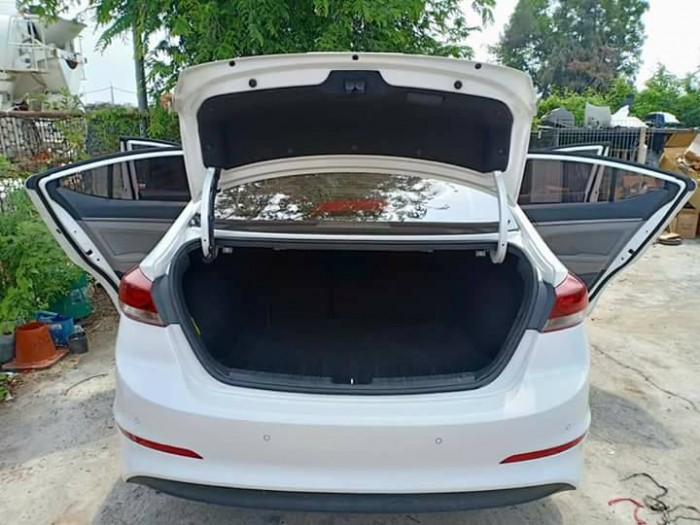 Gia đình cần bán Elentra 2017 đk 2018, số sàn, màu trắng,