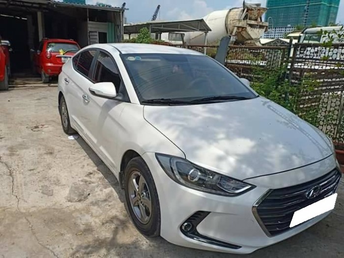 Gia đình cần bán Elentra 2017 đk 2018, số sàn, màu trắng,