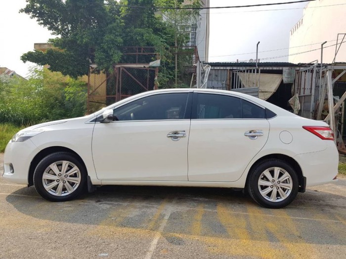Cần bán xe Toyota Vios G 2016 số tự động màu trắng,