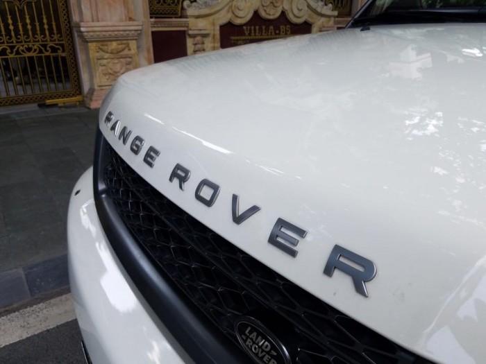 Cần bán xe LandRover Range Rover Sport 2010 màu trắng nhập Anh bản 5.0L Full Option,