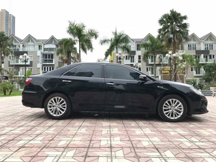 Gia đình cần bán Camry 2.0 at 8/2017, màu đen víp, gia đình sử dụng