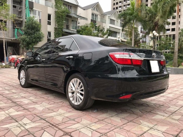 Gia đình cần bán Camry 2.0 at 8/2017, màu đen víp, gia đình sử dụng