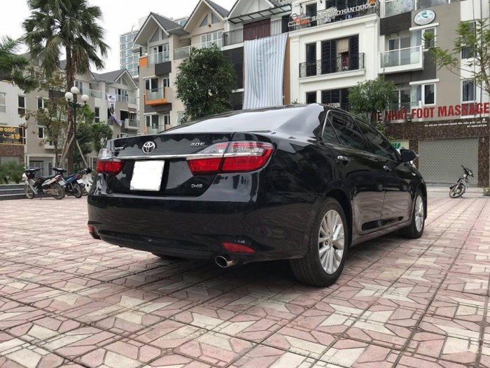 Gia đình cần bán Camry 2.0 at 8/2017, màu đen víp, gia đình sử dụng