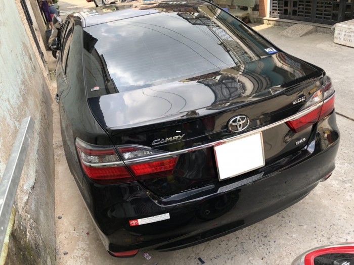 Bán xe Toyota Camry 2018 màu đen long lanh