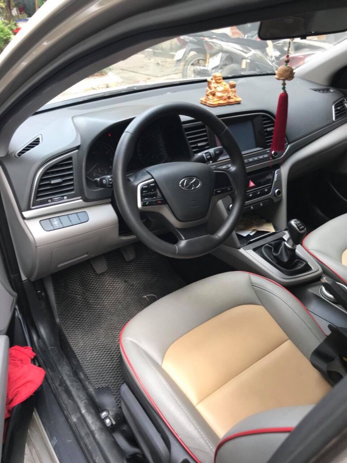 Bán xe Hyundai Elentra 2017 đk 2018 số sàn màu vàng cát mới tinh