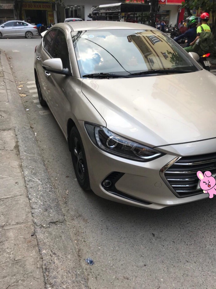 Bán xe Hyundai Elentra 2017 đk 2018 số sàn màu vàng cát mới tinh
