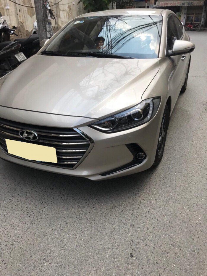 Bán xe Hyundai Elentra 2017 đk 2018 số sàn màu vàng cát mới tinh