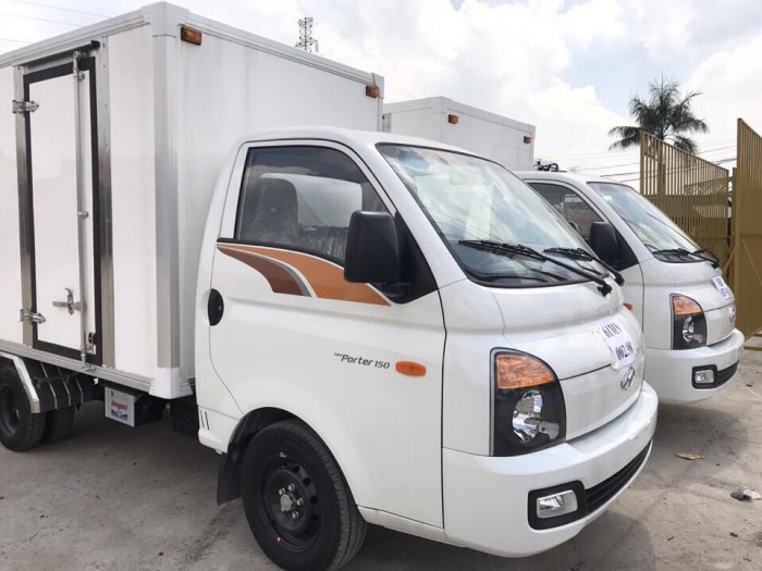 Bán xe tải huyndai h150 thùng bảo ôn hỗ trợ trả góp qua ngân hàng đến 95%