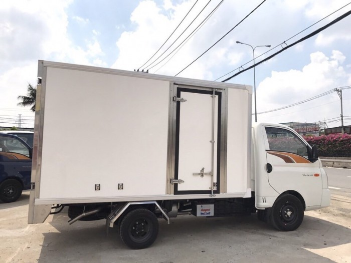 Bán xe tải huyndai h150 thùng bảo ôn hỗ trợ trả góp qua ngân hàng đến 95%