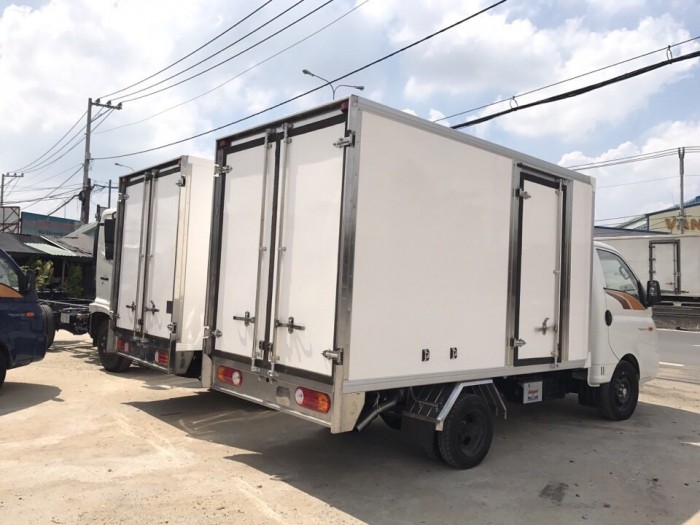Bán xe tải huyndai h150 thùng bảo ôn hỗ trợ trả góp qua ngân hàng đến 95%