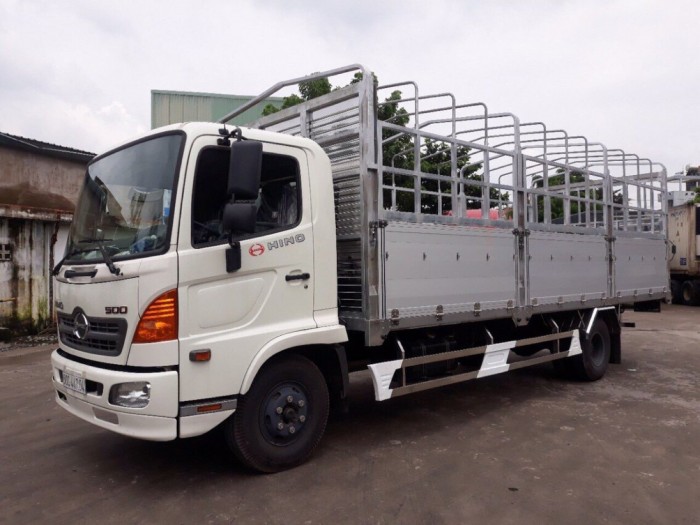 Xe tải Hino FC 6t2 thùng mui bạt, trả trước 200 triệu giao luôn xe
