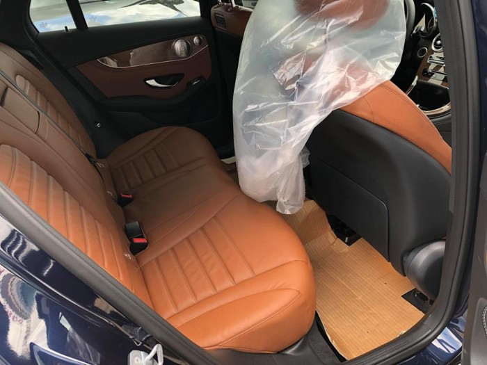 Bán Mercedes-Benz GLC300 Đen/nâu , giao ngay trong ngày