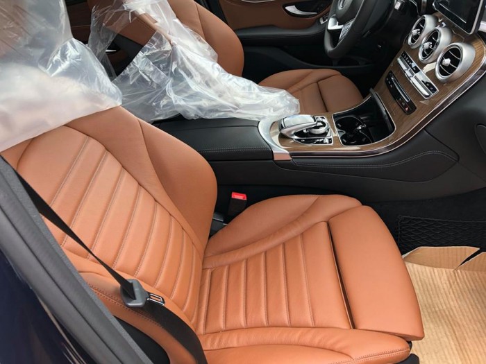 Bán Mercedes-Benz GLC300 Đen/nâu , giao ngay trong ngày