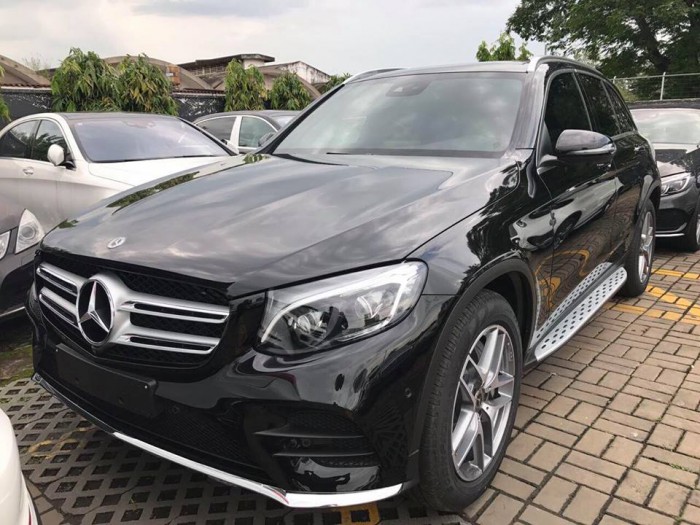 Bán Mercedes-Benz GLC300 Đen/nâu , giao ngay trong ngày