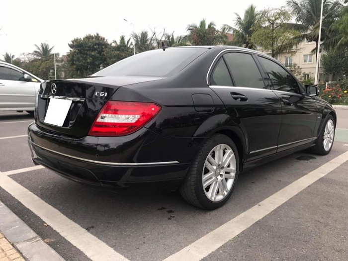 Cần tiền bán gấp C200 sx2010 bản CGI, màu đen huyền cực ngầu.