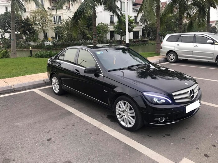 Cần tiền bán gấp C200 sx2010 bản CGI, màu đen huyền cực ngầu.