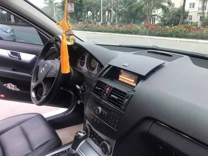 Cần tiền bán gấp C200 sx2010 bản CGI, màu đen huyền cực ngầu.