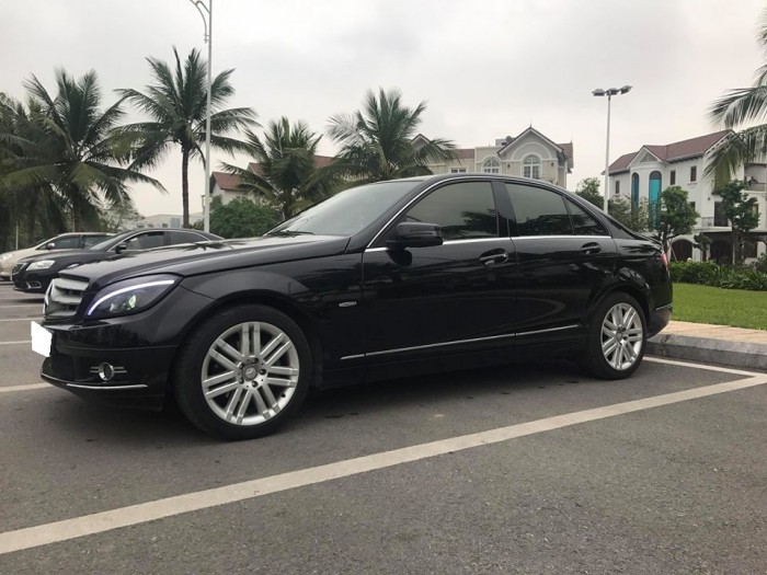 Cần tiền bán gấp C200 sx2010 bản CGI, màu đen huyền cực ngầu.