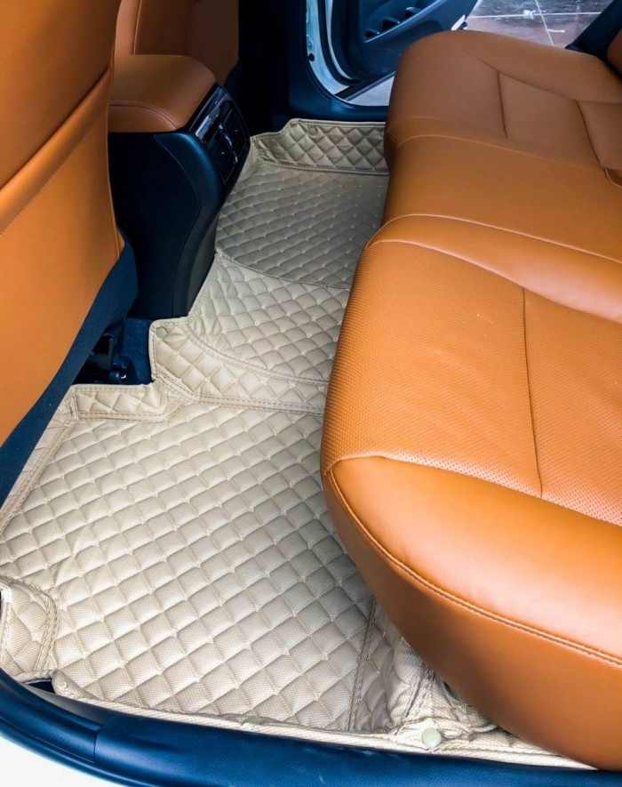 bán xe Camry 2.0E tự động mua tháng 4/2018 màu trắng cao cấp