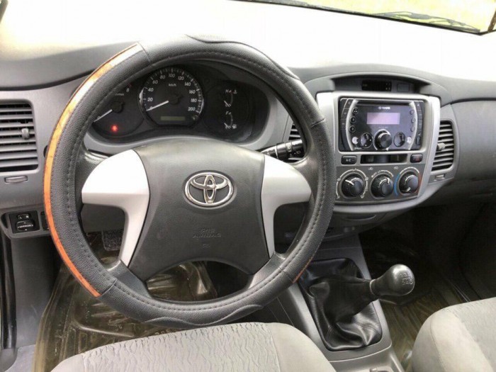 Bán Innova 2014 màu bạc số sàn xe cọp hơn xe mới