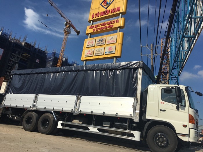 Xe tải Hino 16 tấn thùng mui bạt 9m2