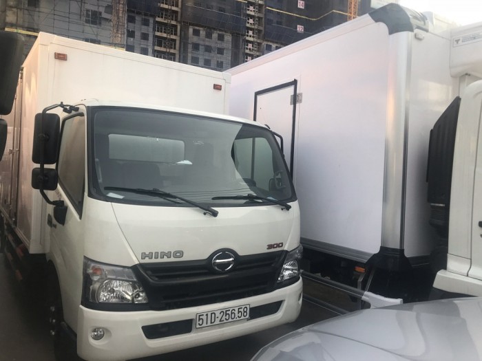 Xe tải Hino 16 tấn thùng đông lạnh 4