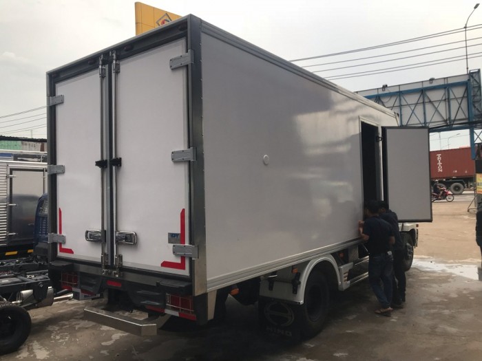 Xe tải Hino 6 tấn thùng đông lạnh