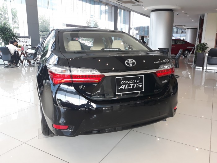 Toyota Corolla Altis 1.8 tự động đủ màu, giao ngay, trả góp lên đến 90%