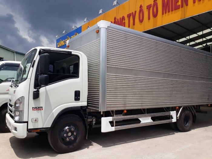 ISUZU 5.5 tấn thùng dài 6m2 giá tốt trả góp Mr. Vũ