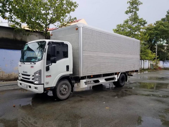 ISUZU 5.5 tấn thùng dài 6m2 giá tốt trả góp Mr. Vũ