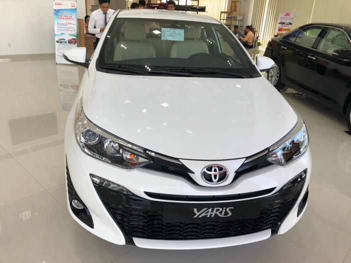 Toyota  Yaris 1.5G AT màu trắng giao ngay