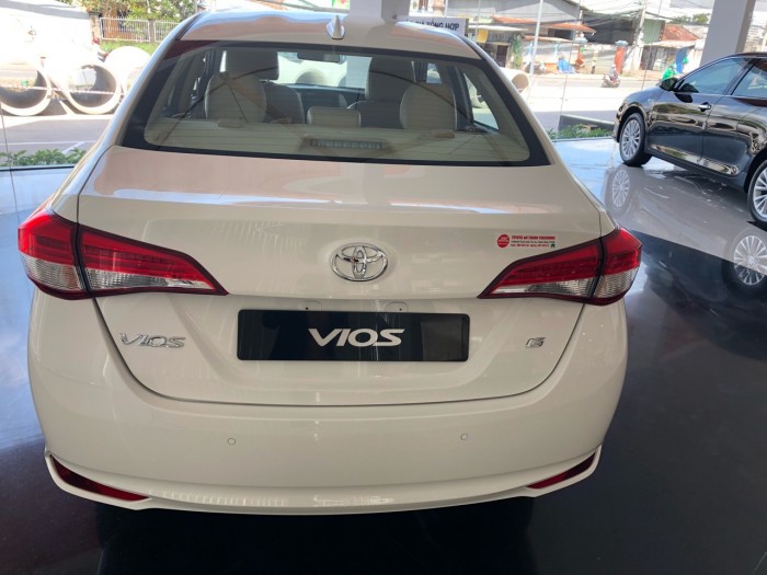 Toyota  vios 1.5G màu trắng giao ngay