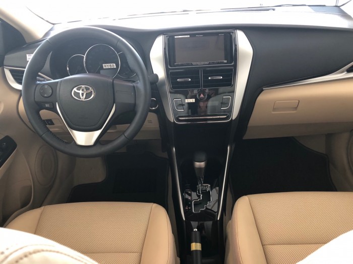 Toyota  vios 1.5G màu trắng giao ngay