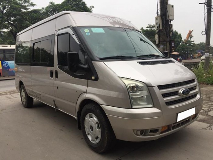 Cần bán gấp xe Ford Transit  2013 màu bạc, số sàn máy dầu 16 chỗ