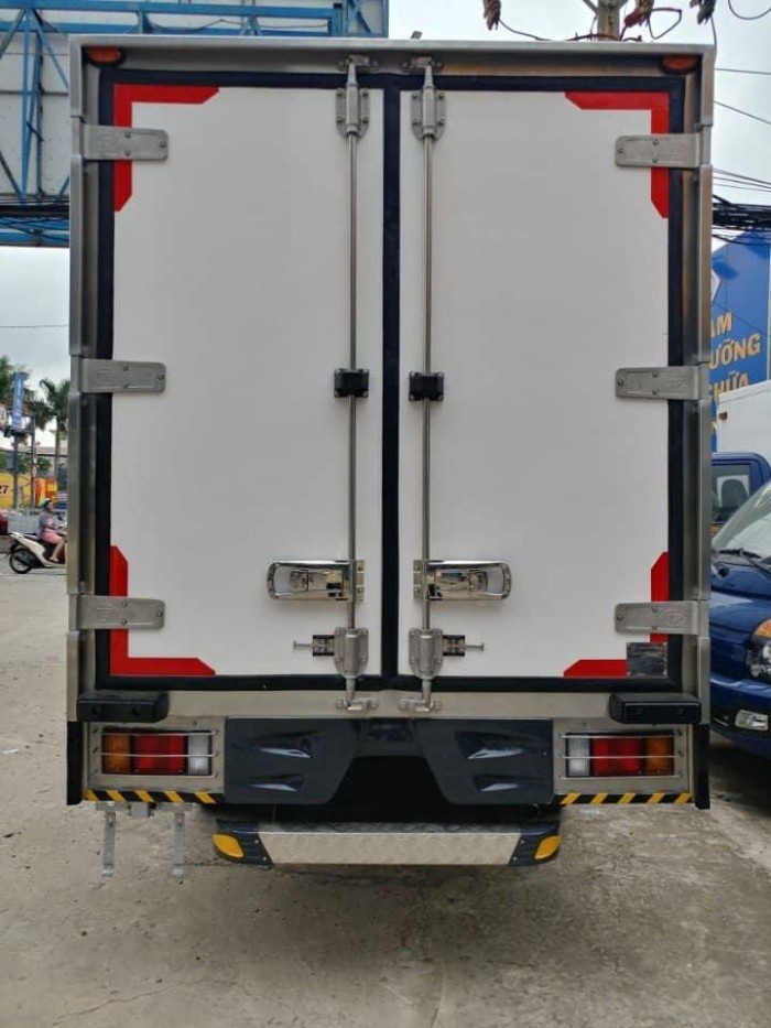 ISUZU 1.9, 2.5 tấn đông lạnh thùng QUYỀN AUTO dài ~4m4