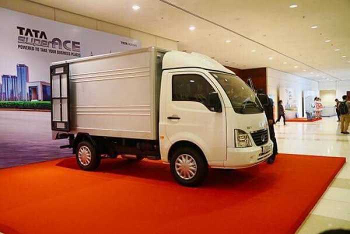 xe tải tata thùng kín 1t2