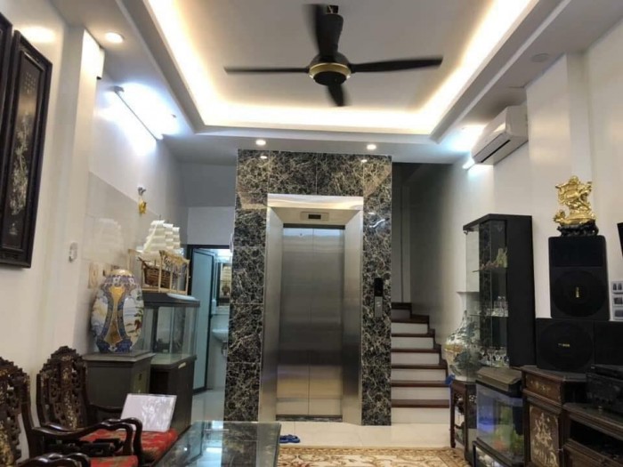 Nhà Hào Nam 40m2, Cực Đẹp, Thang Máy Xịn, Ngõ Thông